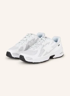 Sneaker U740