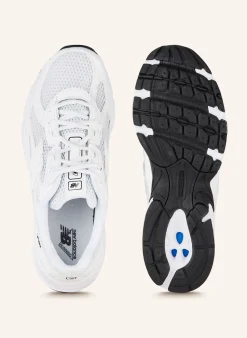 Sneaker U740