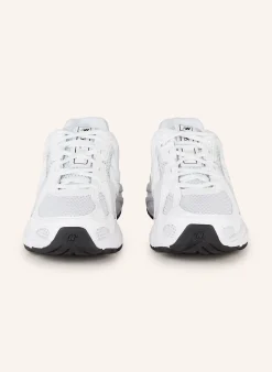 Sneaker U740