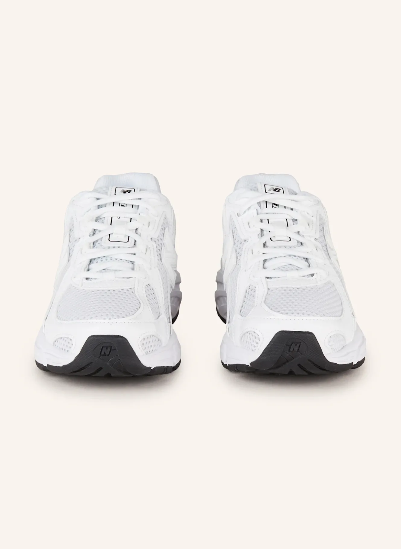 Sneaker U740