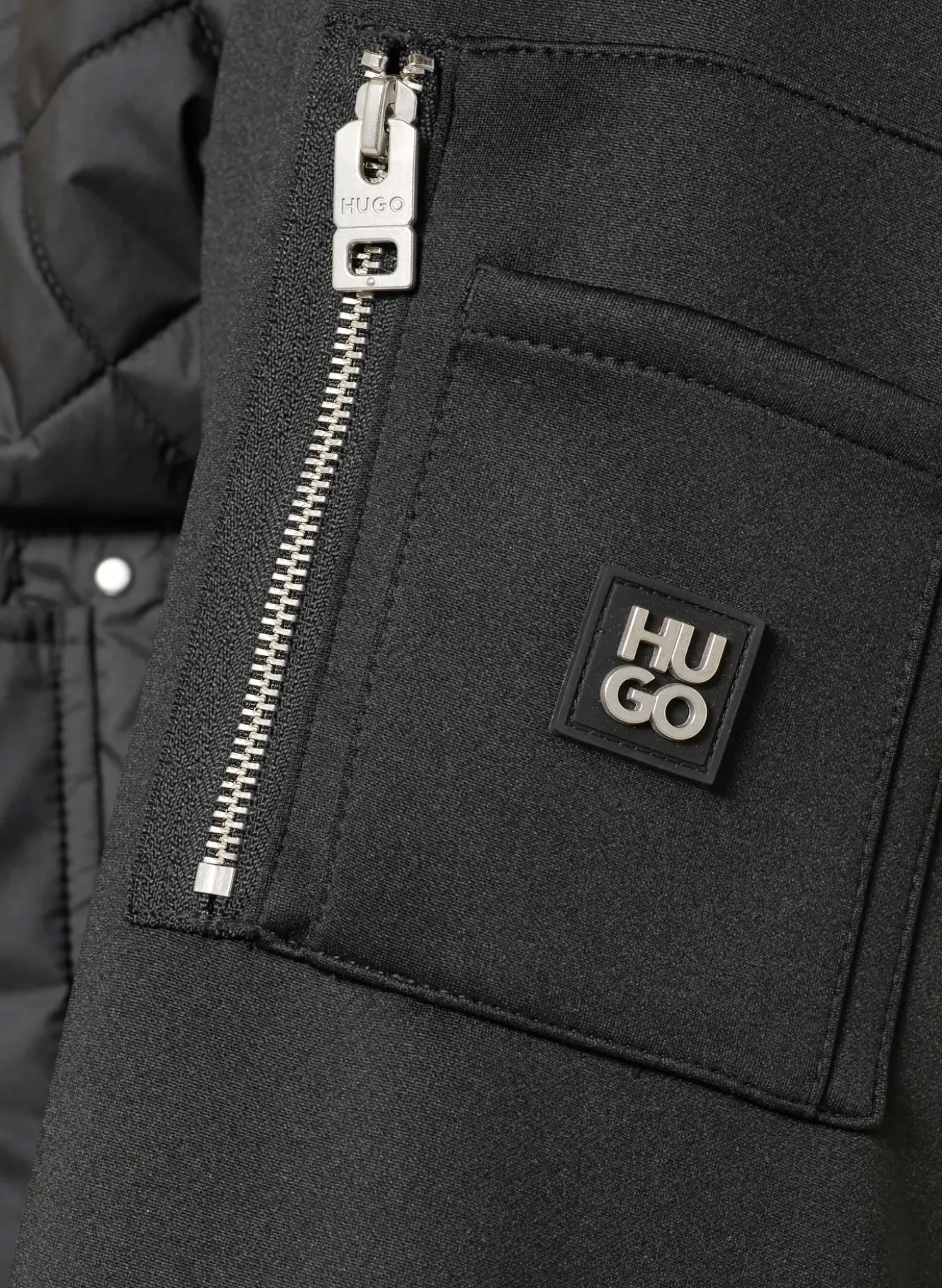 Steppjacke im Materialmix