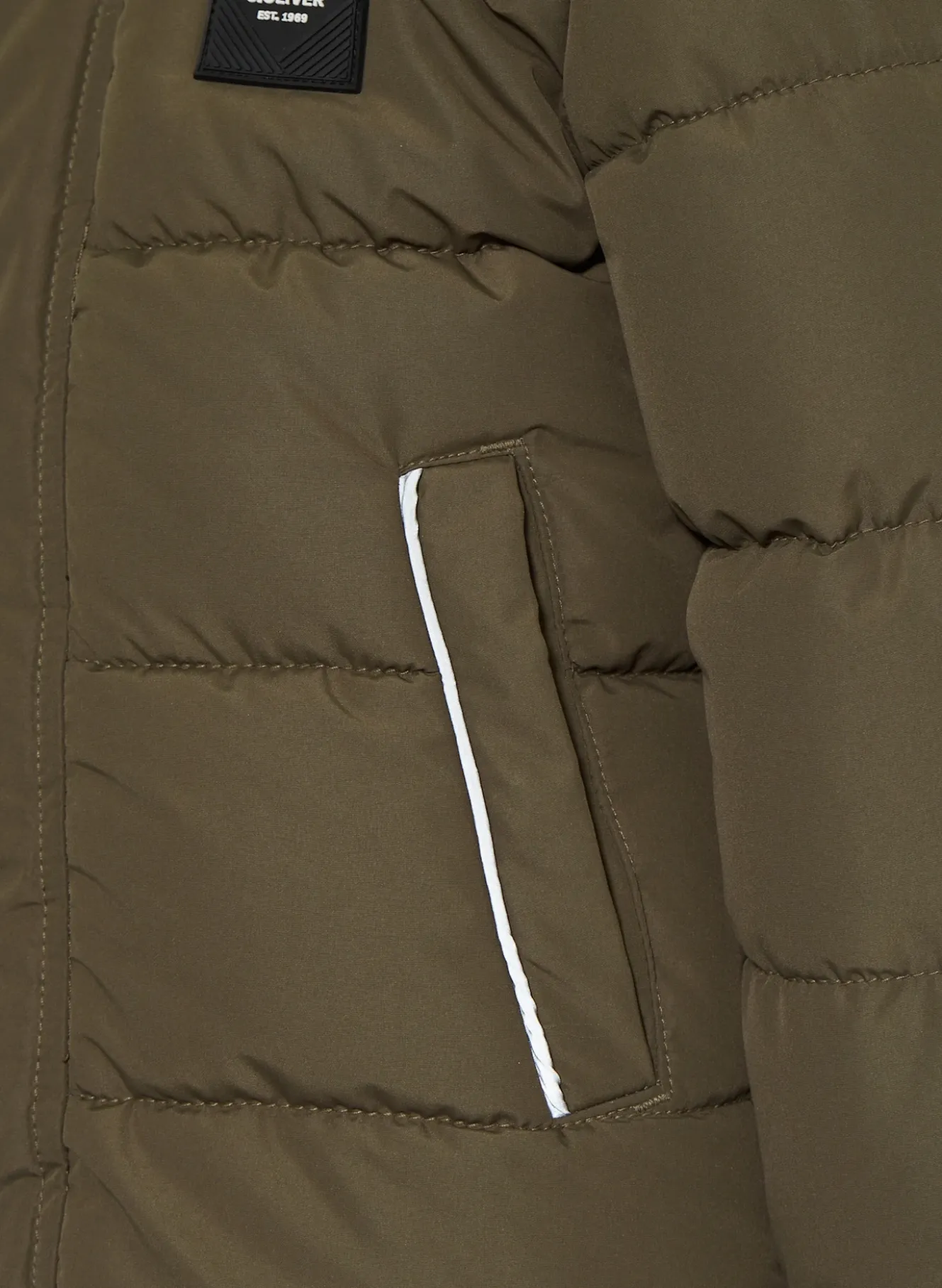Steppjacke mit abnehmbarer Kapuze