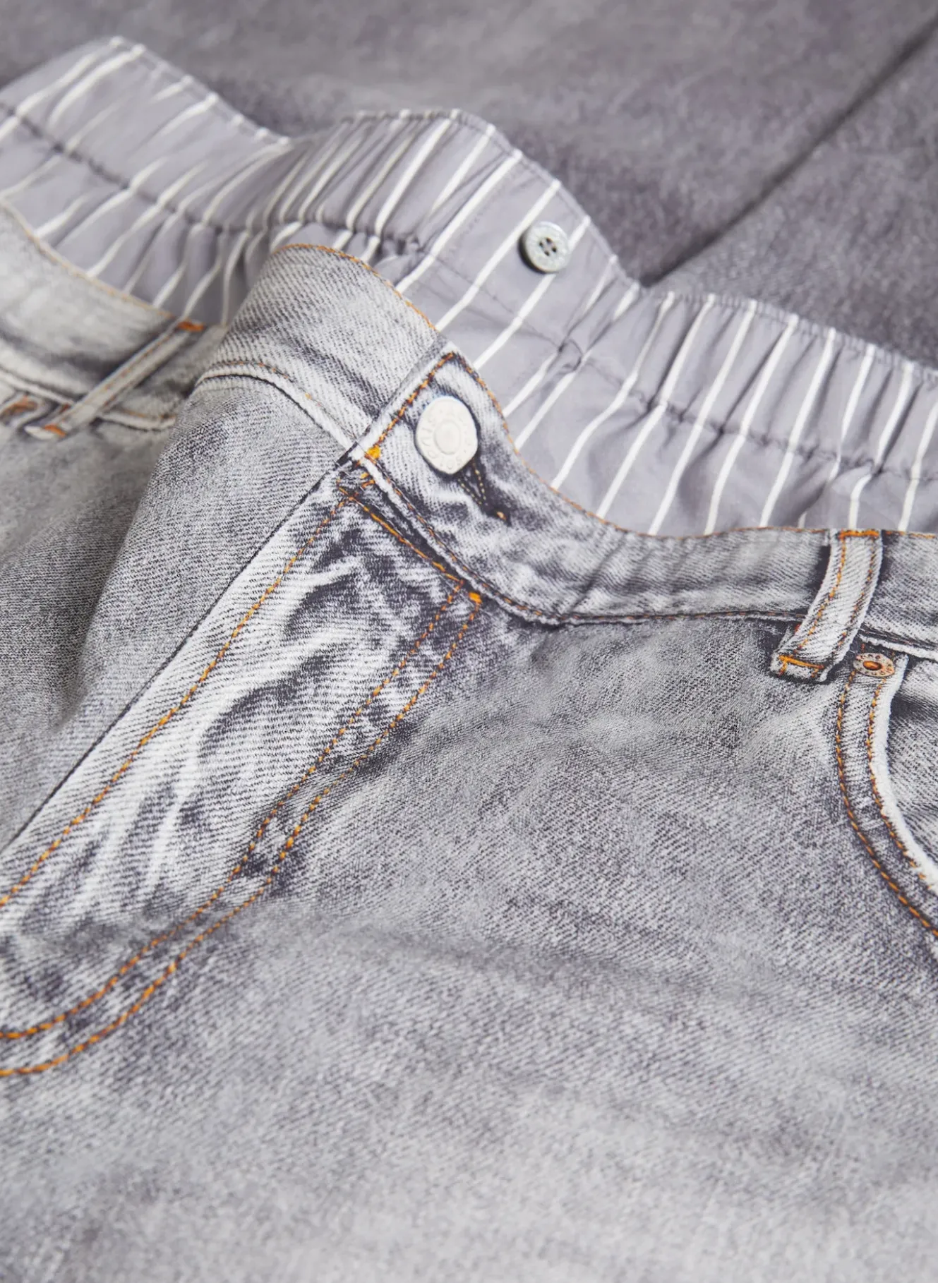Straight Jeans