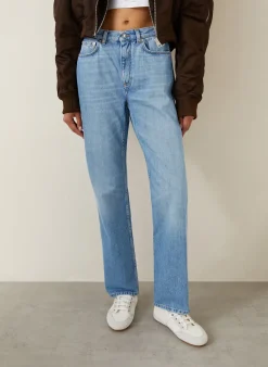 Straight Jeans
