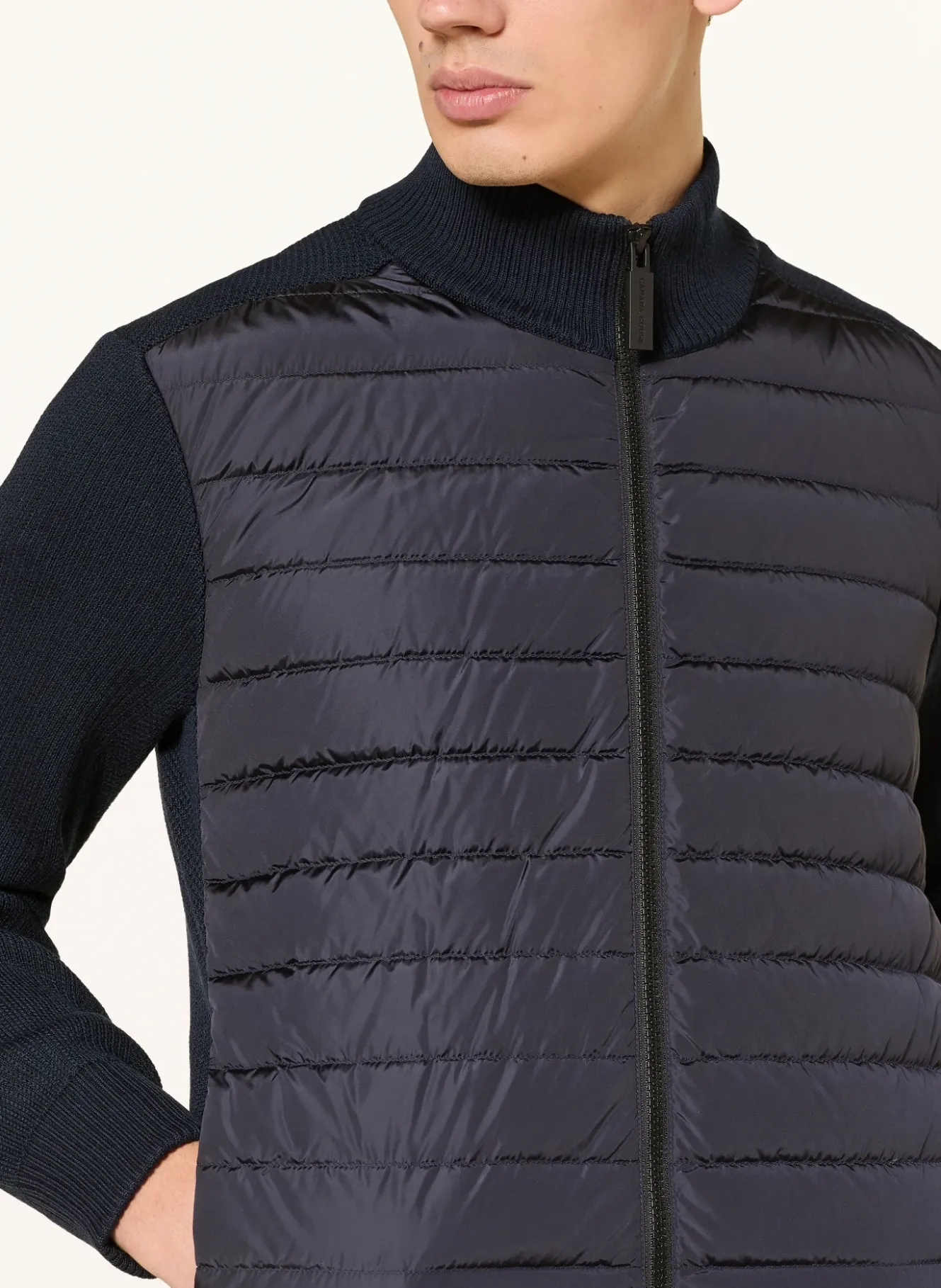 Strickjacke HYBRDIGE im Materialmix