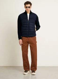 Strickjacke im Materialmix