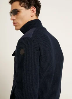 Strickjacke im Materialmix