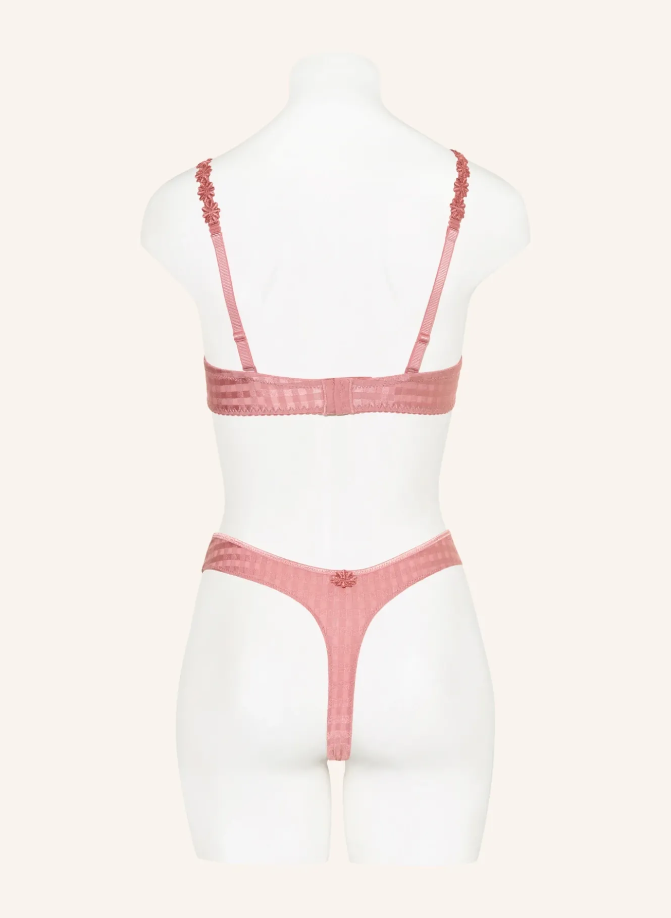 String AVERO