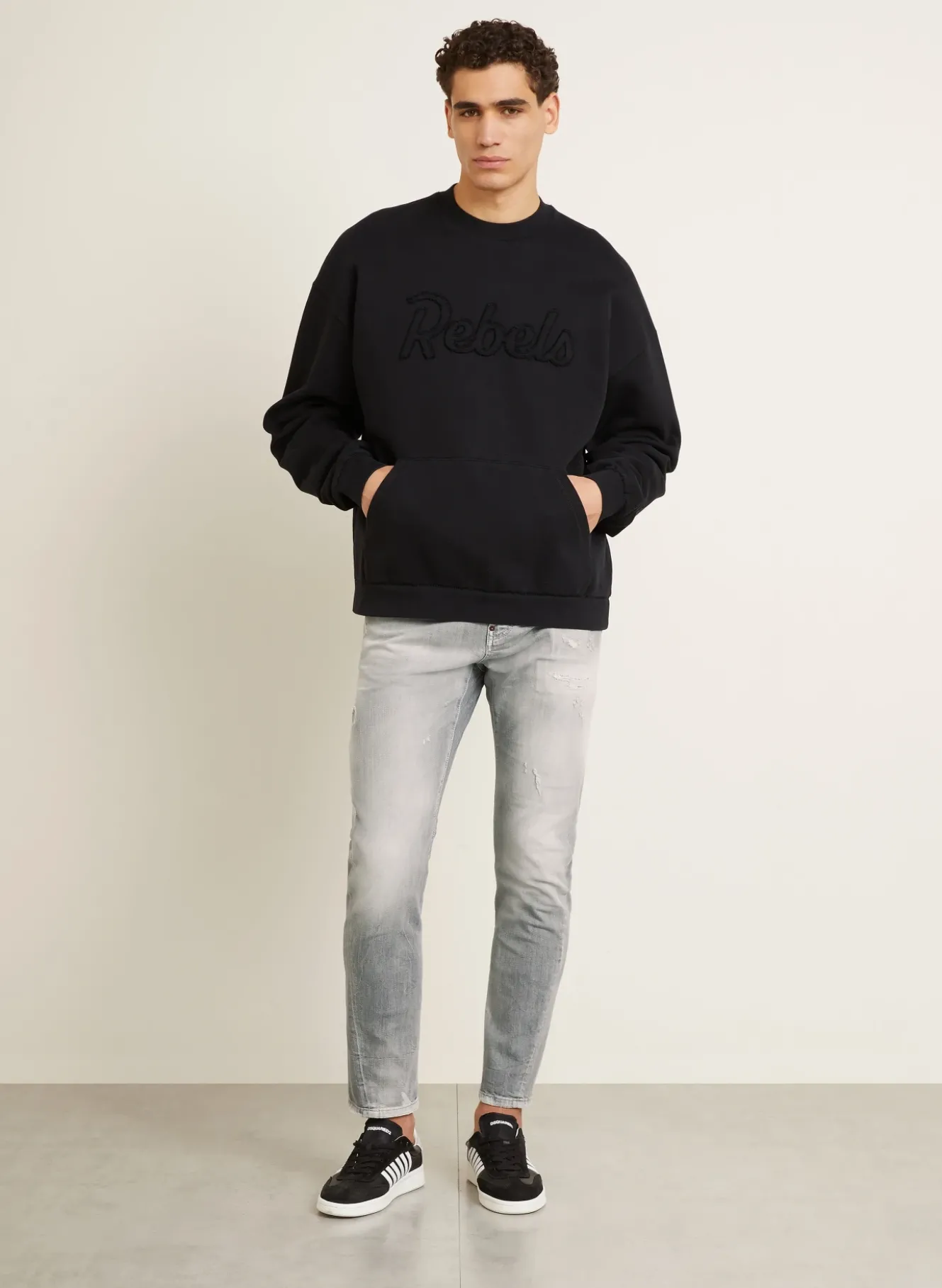 Sweatshirt