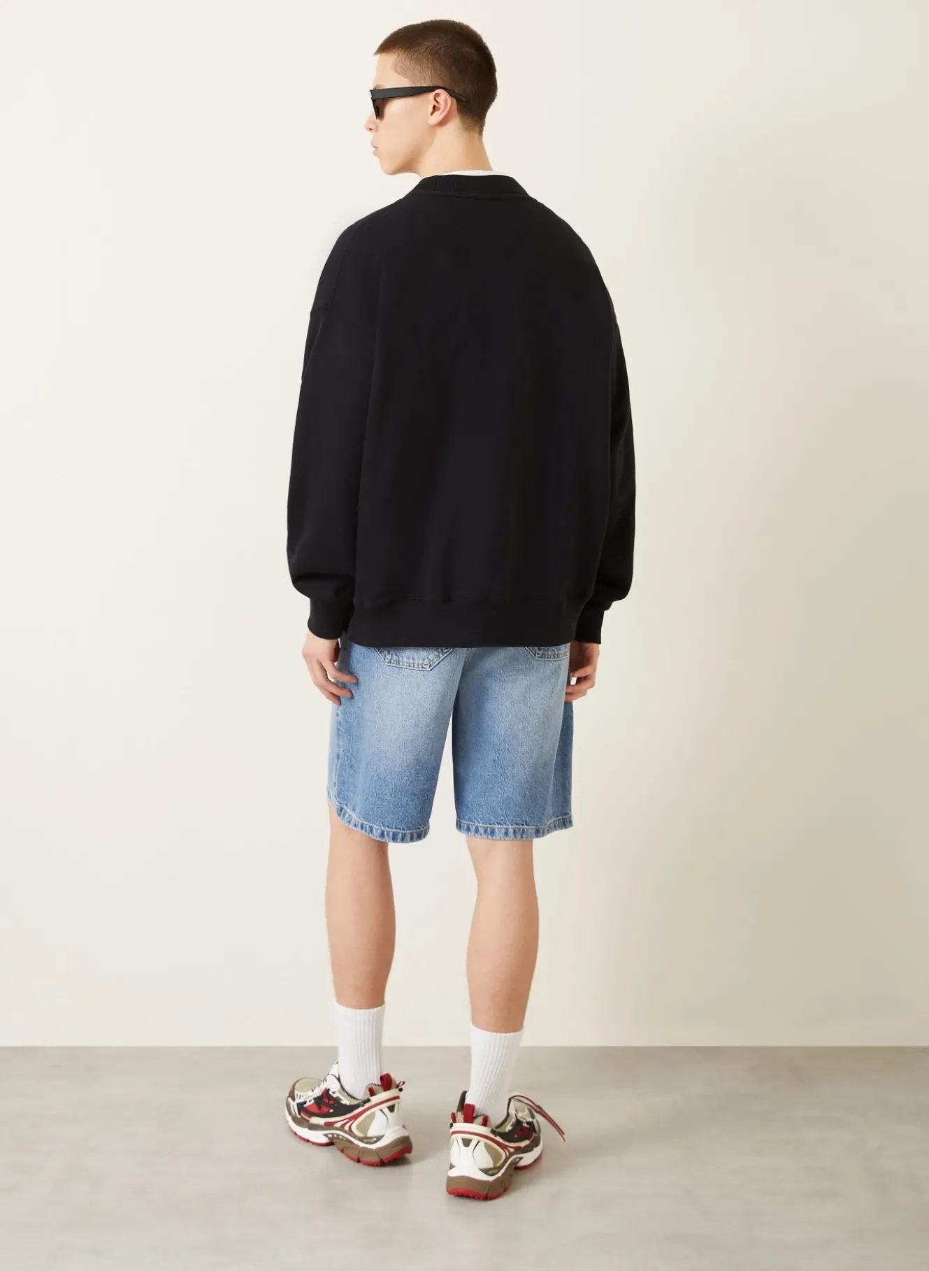Sweatshirt