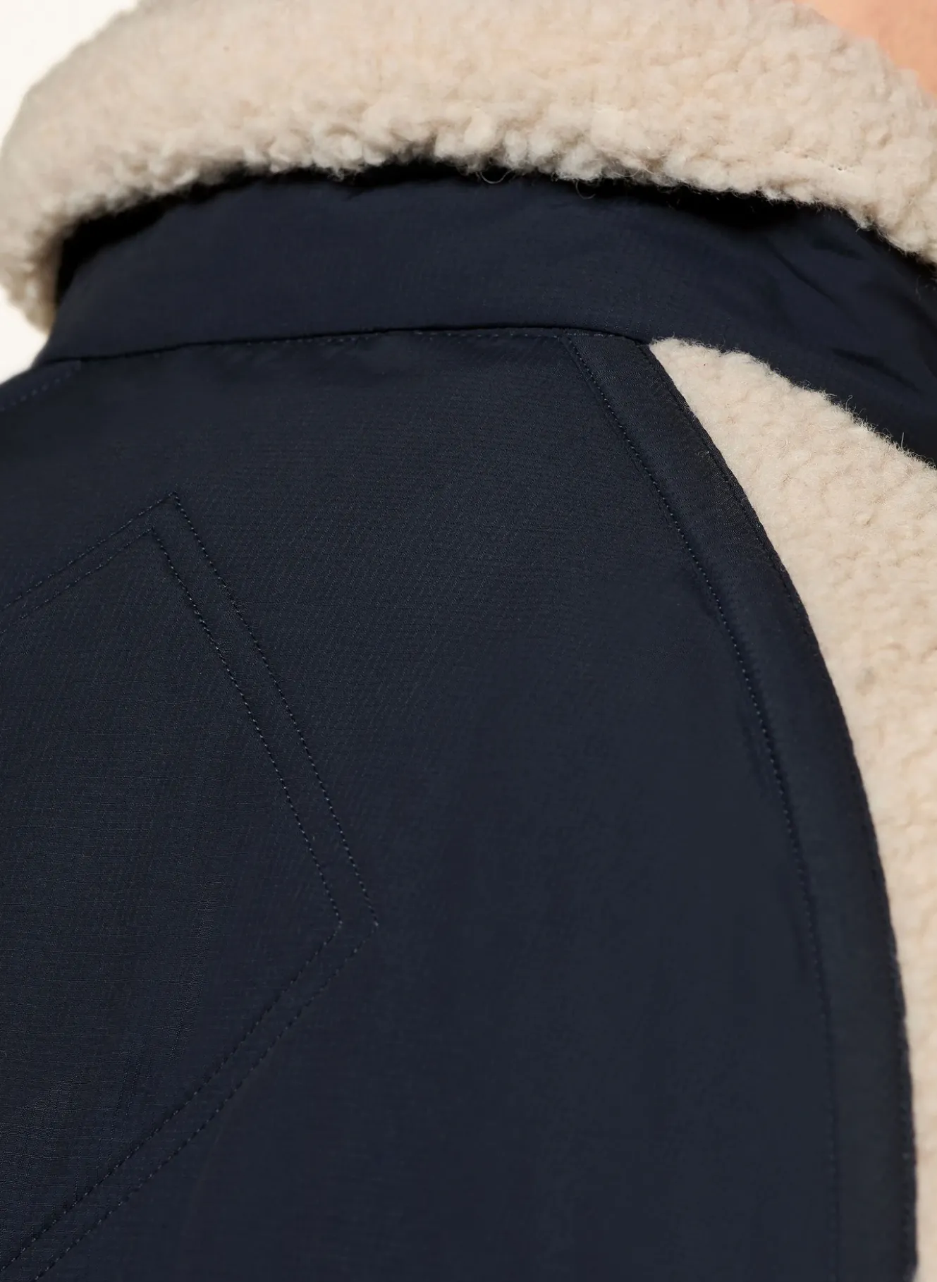 Teddyfell-Jacke im Materialmix