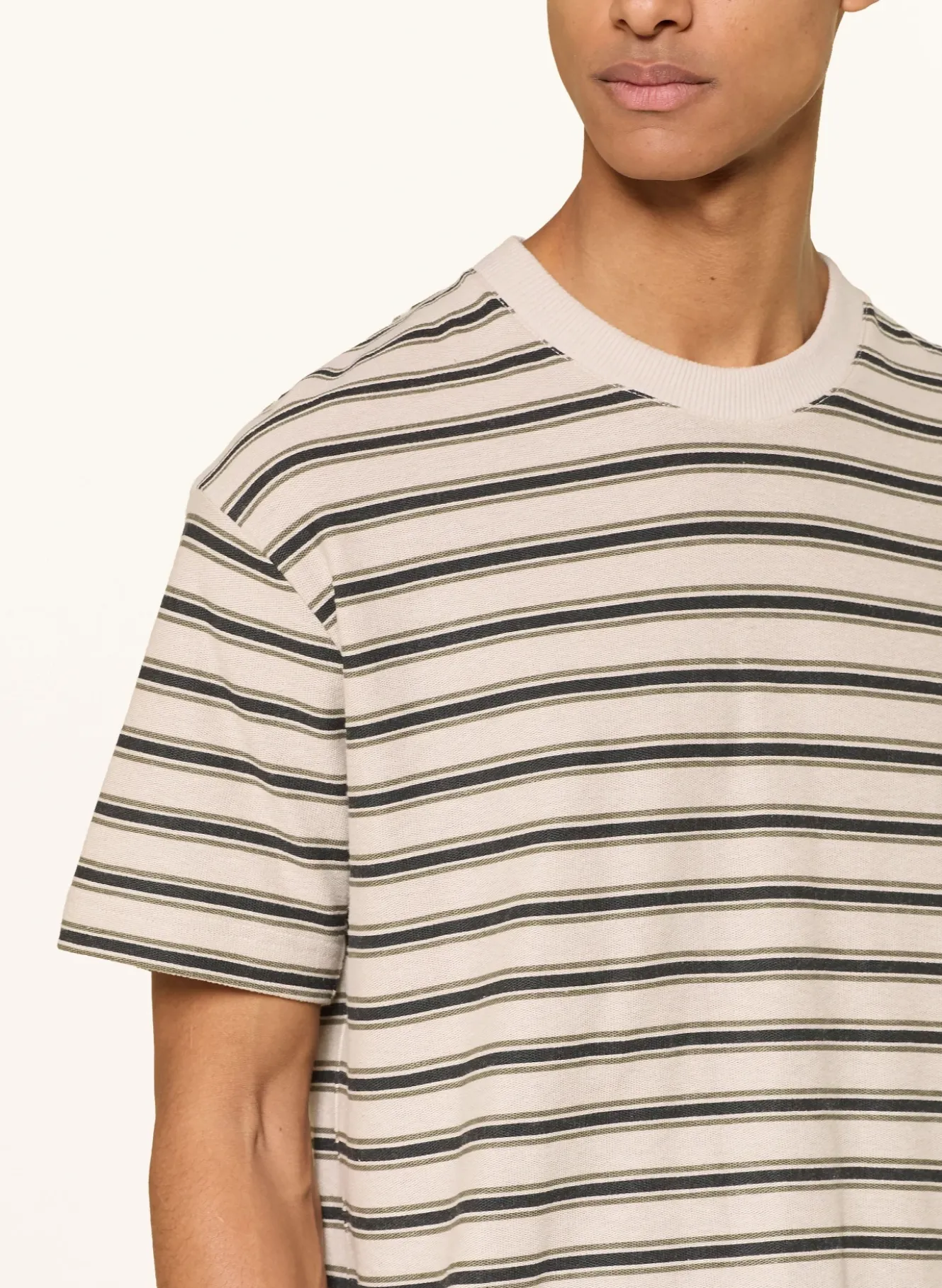 T-Shirt mit Leinen