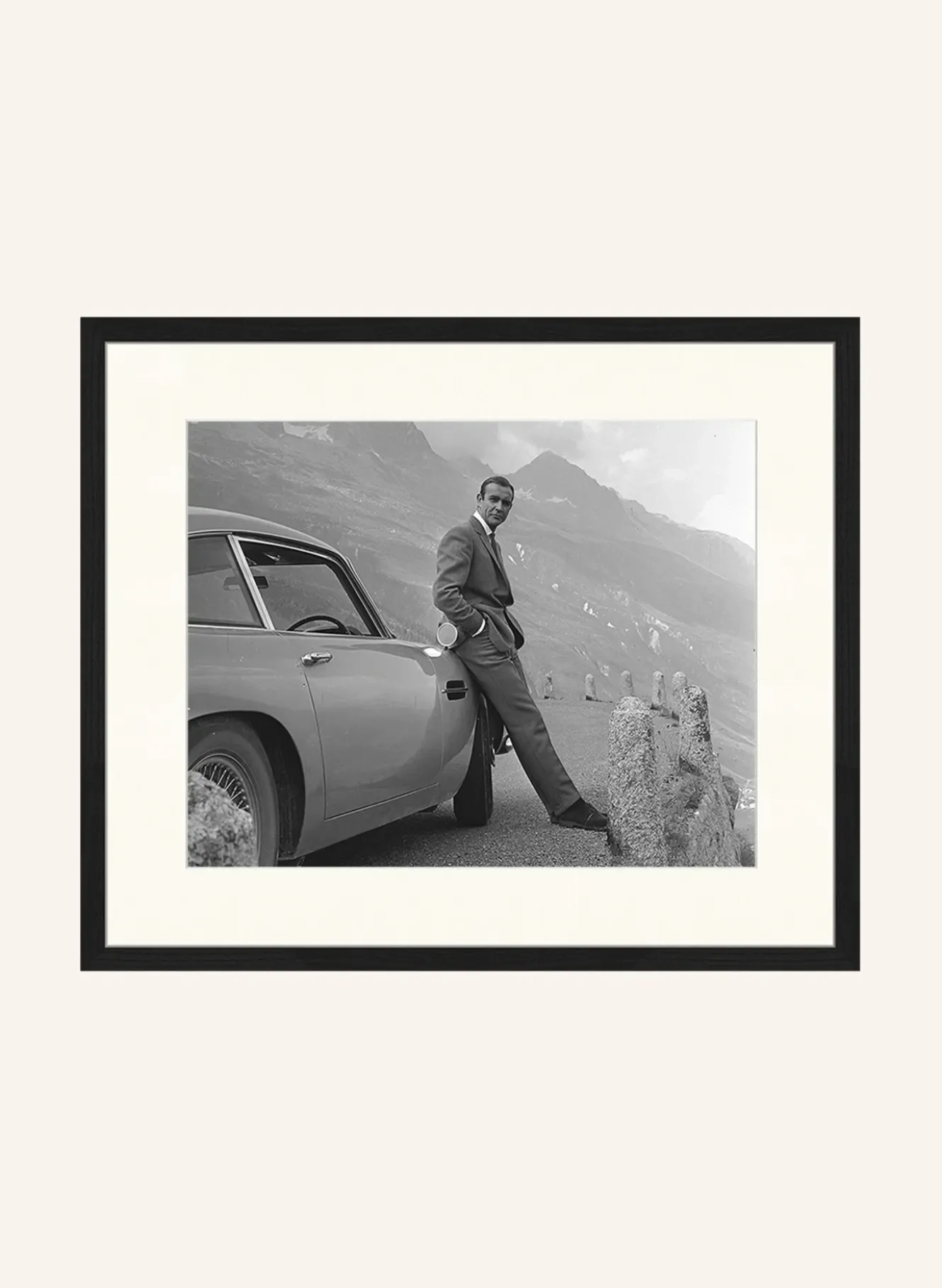 Wandbild SEAN CONNERY AM SET VON GOLDFINGER mit Rahmen